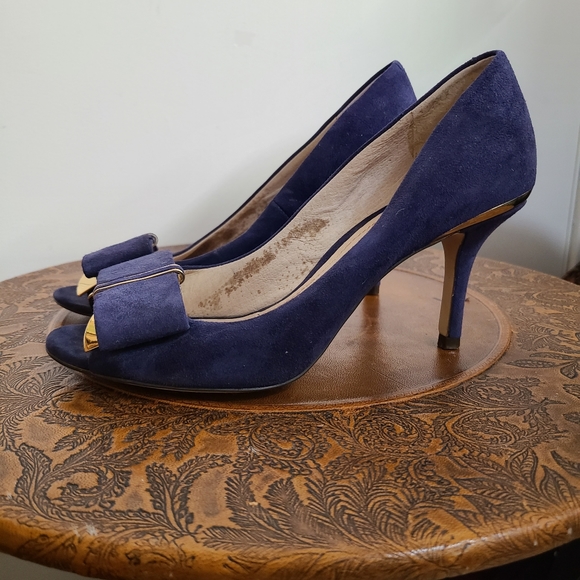 Louise er Cie Blue Suede Peep Toe Bow Pump Gold - Picture 2 of 9